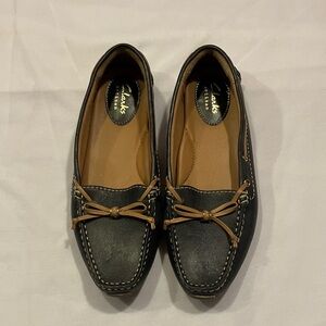 Clarks Women's Black Loafers with Tan Bow